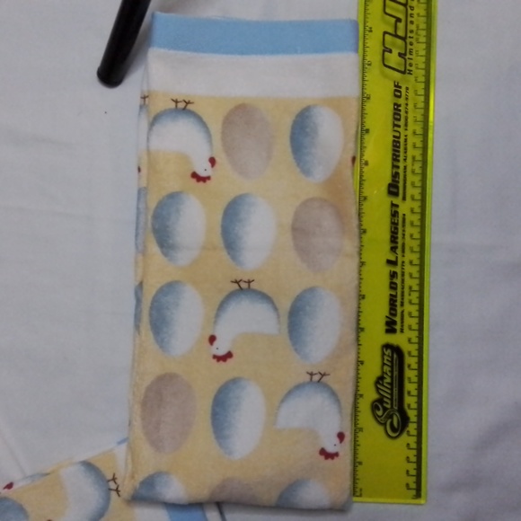 Set of four kitchen towels from Costco - Picture 7 of 11